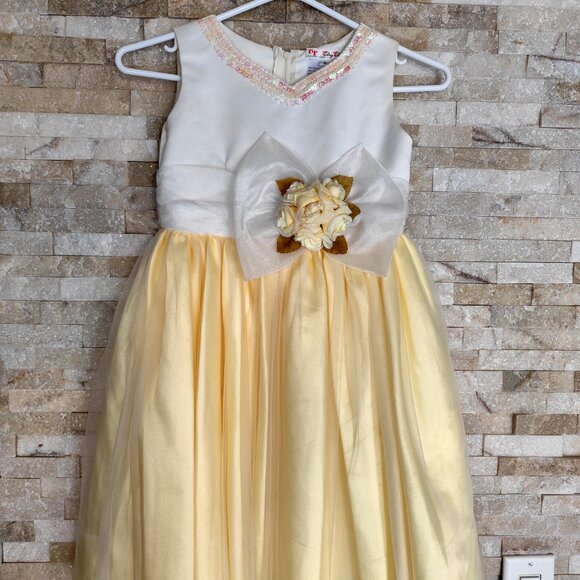 Girls princess party dress, size 5 - Picture 3 of 5